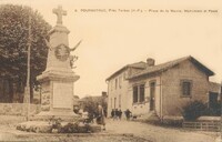 Place de la Mairie. Monument et Poste