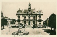 Tarbes - L'Hôtel de Ville et Place Jean-Jaurès