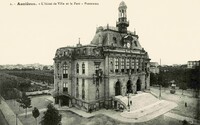 L'Hôtel de Ville et le Parc