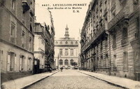Rue Hoche et la Mairie