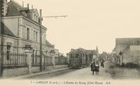 Larçay - L'Entrée du Bourg