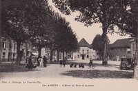 L'Hôtel de Ville et la place