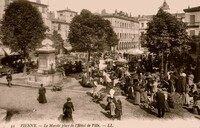 Le Marché place de l'Hôtel de Ville