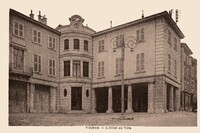 L'Hôtel de Ville 