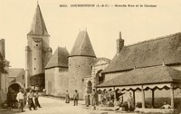 Courbouzon - Grande Rue et le Clocher -lavandières