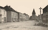 Vue de la Grande Place - L'Eglise