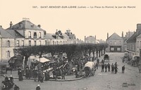 Saint-Benoît-sur-Loire - La Place du Martroi- Le Jour de Marché