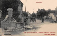 Intérieur du Village -La Fontaine