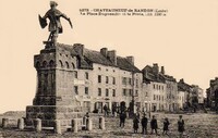 Châteauneuf-de-Randon - La Place Duguesclin et la Poste