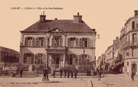 L'Hôtel de Ville et rue  Nationale