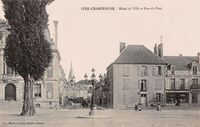 Hôtel de Ville et Rue du Pont
