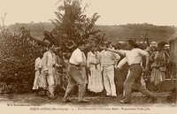 Petit Bourg - Une Discussion Vive Entre Amis