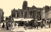 La Place de la Cathédrale - Un Jour de Marché