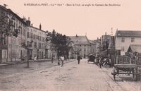 Saint-Nicolas-de-Port - Le Port-Dans le fond, un angle du Couvent des Bénédictins