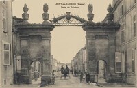 Porte de Valaines