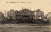 L'Hôtel de Ville et la Sous-Préfecture