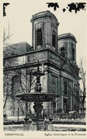 Église Catholique et la Fontaine