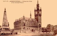 Armentières - L'Hôtel de Ville et la Grand 'Place 