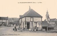 La Madeleine-Bouvet - La Place