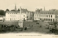 La Place Victor-Hugo (à la fin du Marché )