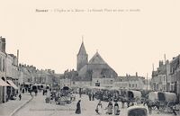 L'Eglise et la Mairie -La Grande Place un Jour de Marché