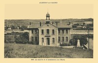 La Mairie et le monument aux Morts