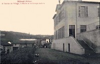 A l'entrée du Village, la Mairie et le Groupe scolaire