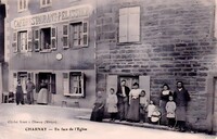 En Face de l'Eglise