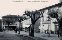 La Place et L'Hôtel des Voyageurs