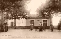 La Place et le Groupe Scolaire