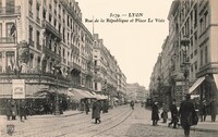 Rue de la république et Place le Viste