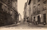 Montée des Carmélites et Entrée de L'École Lassalle
