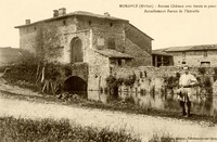 Ancien Château avec fossés et pont