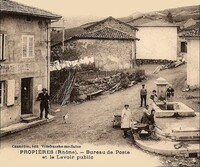 Bureau de Poste et le Lavoir public