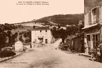 Un coin du village et le Mont Chavany