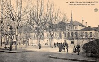 Place du palais et Salle des Fêtes