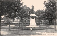 Place du Promenoir-Les Jardins -Monument des Combattants