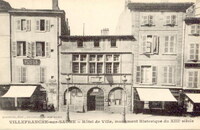 L'Hôtel de Ville, monument Historique du XIIIe siècle 