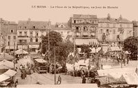 La Place de la République - Un Jour de Marché