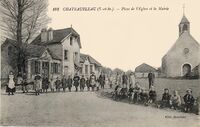 Châteaubleau - Place de L'Eglise et la Mairie
