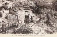Habitation de Troglodytes dans la Falaises