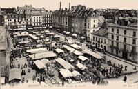 La Place Nationale un Jour de Marché