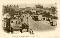 La Place Gambetta et l'Hôtel de Ville
