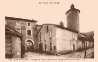 Vestige du Vieux Château -La Porte ogivale et la Tour