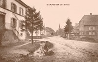 Une Rue du Village - Laveuse