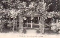 Roseraie de L'Hay-les-Roses. Portique