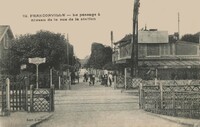 Le Passage à nveau de la rue de la station