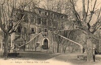L'Hôtel de Ville les Écoles