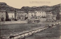 Avenue de la fontaine conduisant à la Source