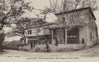 Les Poulivets - La Place et les Cafés